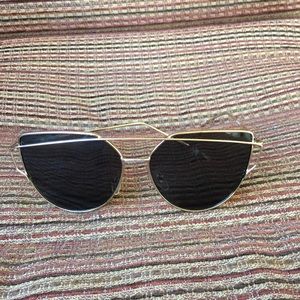 Cat-eyed Sunglasses
